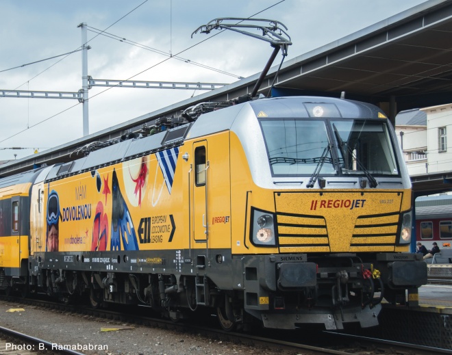 Electric locomotive 193 227, Regiojet Digital with Sound<br /><a href='images/pictures/Roco/Roco-73940.jpg' target='_blank'>Full size image</a>